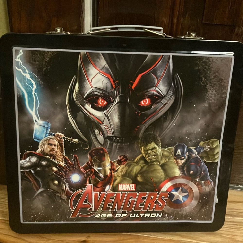 Marvel Age of Ultron Art in Tin set from Disney